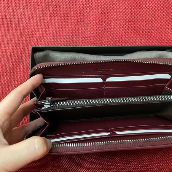New Bottega Veneta Intrecciato Long Wallet Burgundy - Picture 12 of 13